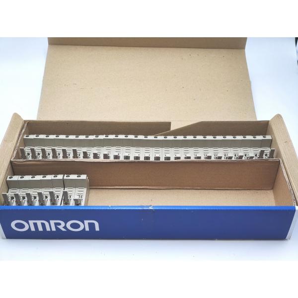 32個入り 中古か未使用か不明 オムロン P2RF-05-E OMRON